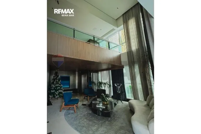 Cobertura Luxuosa no Meireles com Vista para o Mar