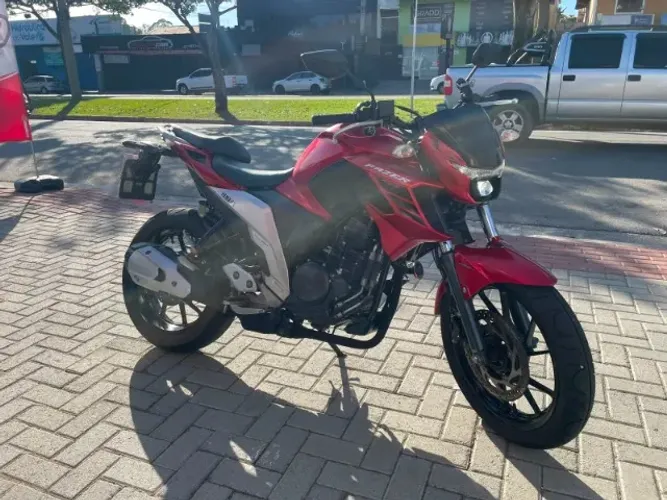 Yamaha FZ250 Fazer 250 ano 2023 com apenas 20 mil km rodados 