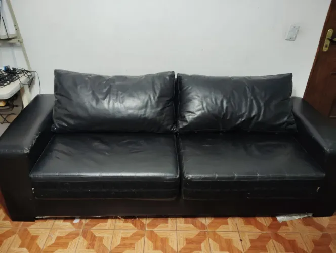 Sofá de Couro Sintético Grande
