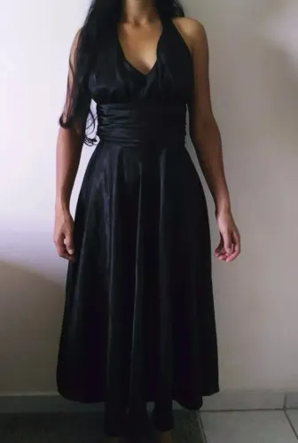 Vestido de Cetim Preto Longo Tamanho P Pouco Usado