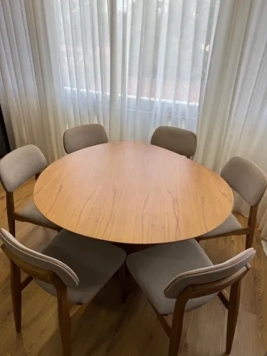 Jogo de mesa de jantar com 6 cadeiras