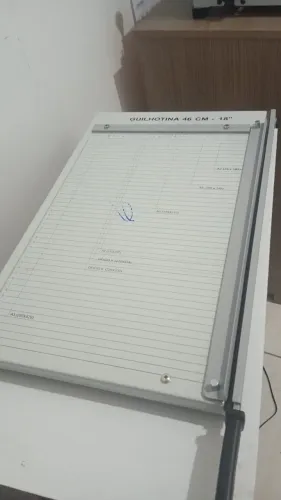 Guilhotina de cortar papel