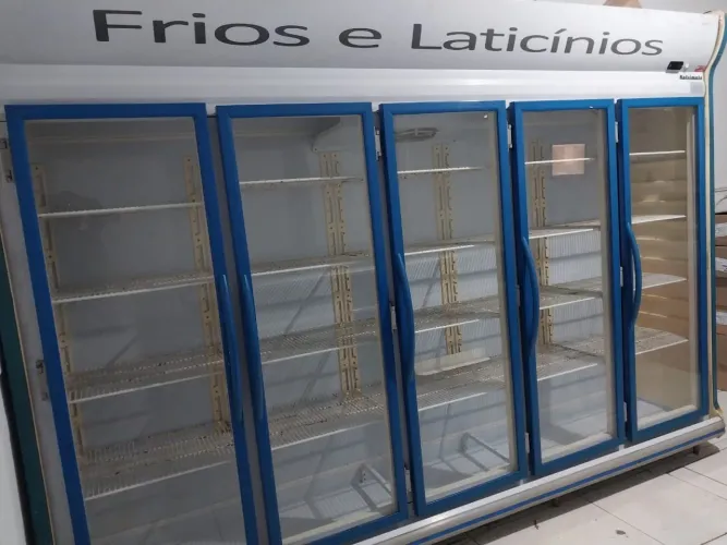 Expositor Refrigerado Refrimate 4 Portas - Frios e Laticínios