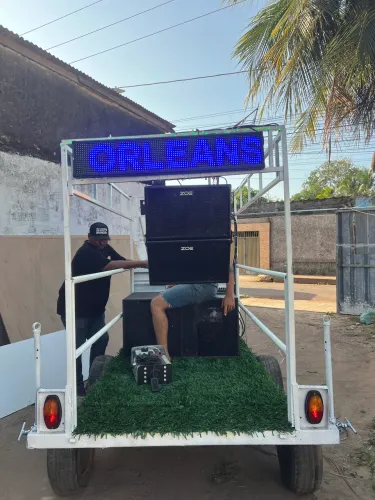 Carrocinha com Sistema de Som 