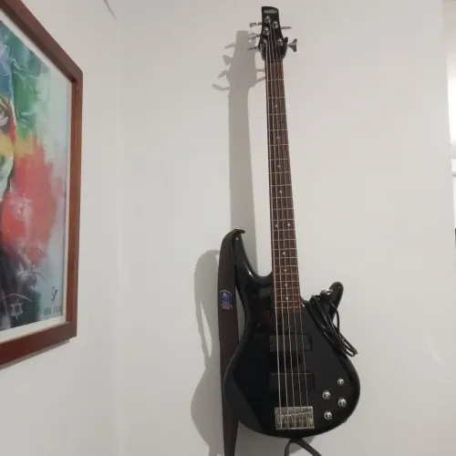 Baixo Ibanez Preto 5 cordas