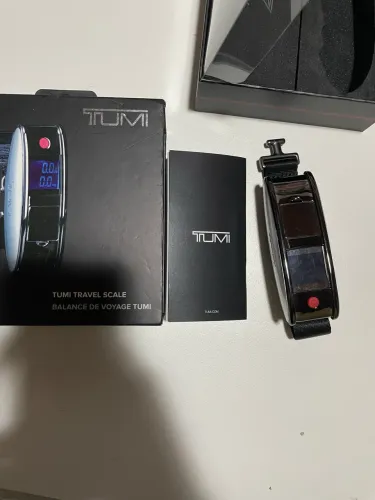 Balanca Digital De Bagagem Tumi Travel Scale Original Completa Na Caixa?