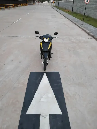 VENDO UMA BIZ 125  ÚNICA DONA !