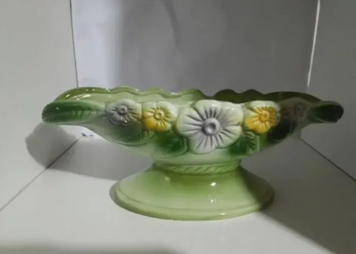 Vaso Português Com Flores em Alto Relevo