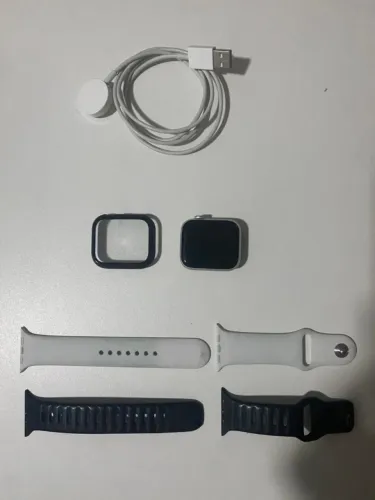 Apple Watch SE 44mm - Silver / Aluminium