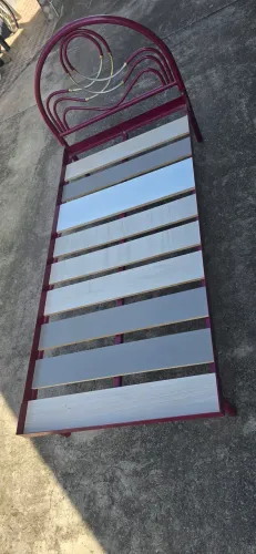 vendo cama de solteiro, estrutura em aço reforçado