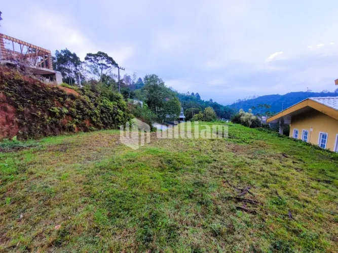 TERRENO NO BAIRRO PRIMEIRO DE MAIO COM PROJETO DE CASA MODERNA
