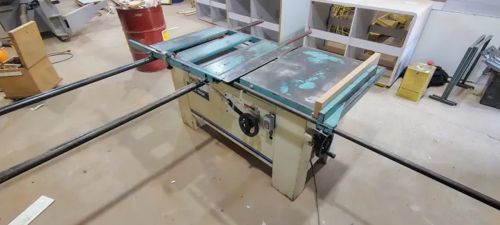 A esquadrejadeira Possamai SCI-2000