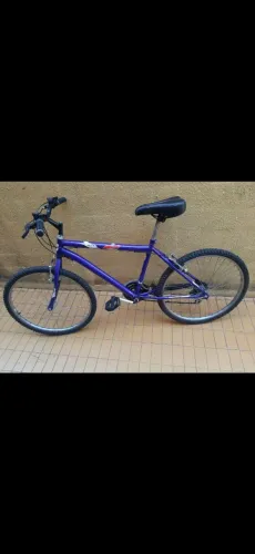 Vando uma bicicleta Aro 26 18 marchas