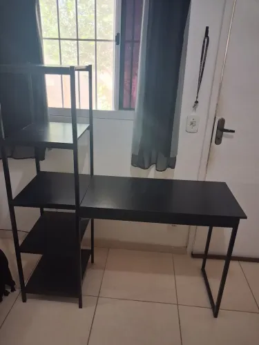 Mesa Home Office com Prateleiras