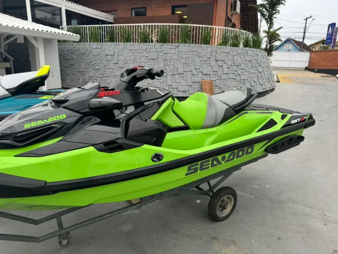 Vendo jet ski RXT 300
