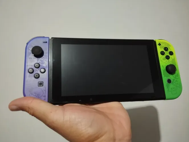 Nintendo Switch V1 com detalhes