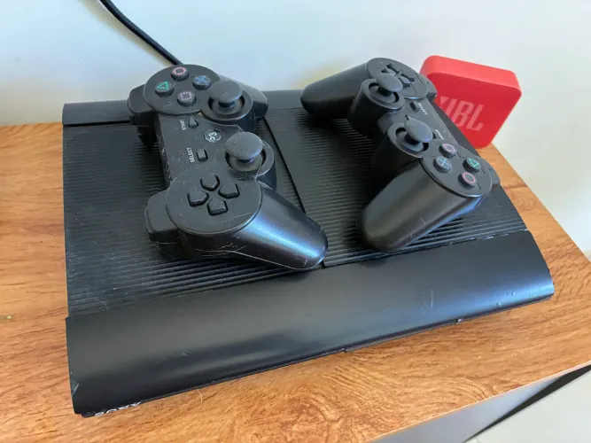 PS3 com duas manetes 