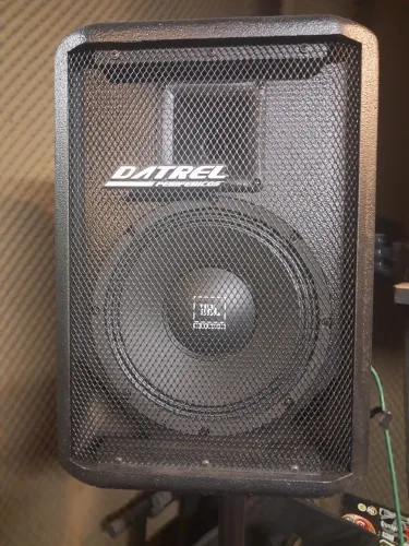 Caixas de som e pedestais Daltrel mod 10.200 JBL