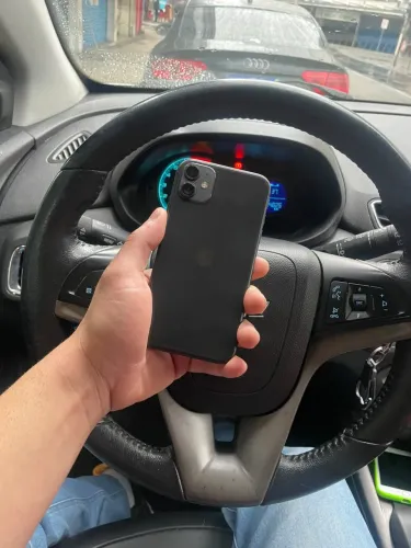 Vendo iPhone 11 128GB todo original 