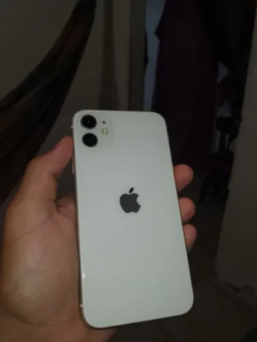 Vendo iPhone 11, bateria nova e dura dia todo,