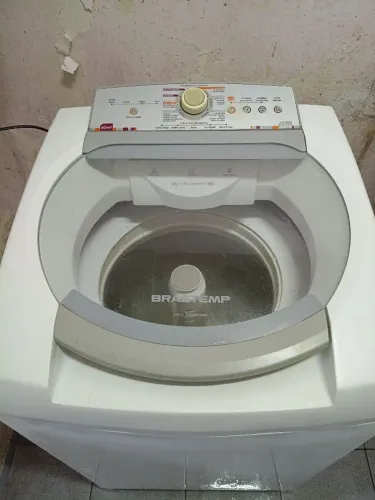 Máquina de lavar funcionando 11kg