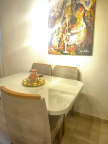 Mesa de jantar 4 cadeiras. IMPECÁVEL