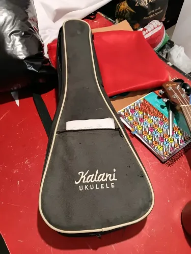 Vende-se está UKULELE