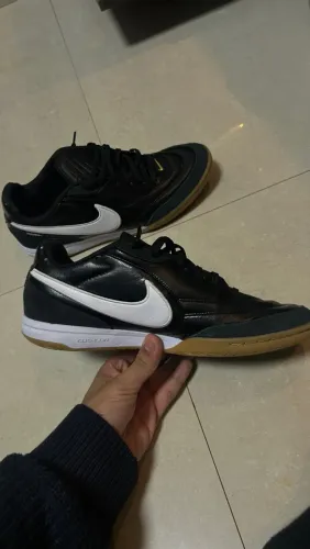 CHUTEIRA NIKE TIEMPO USADA UMA VEZ
