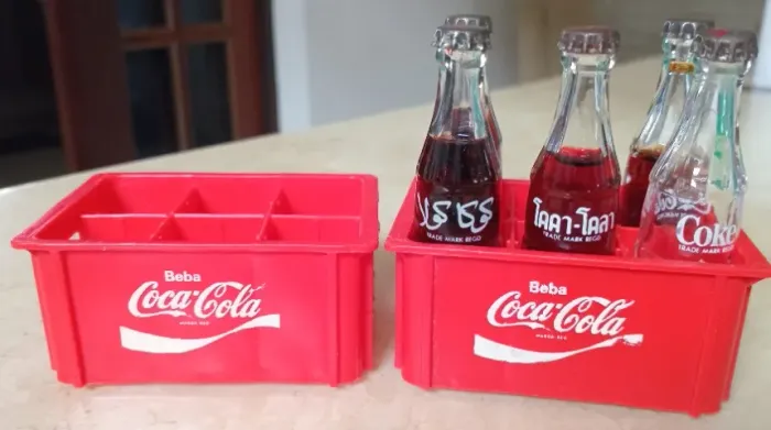 Item para coleção 2  mini Engradados Coca Cola com 5 garrafinhas de vidro Vintage anos 80