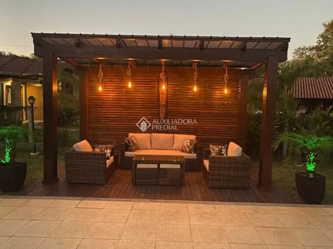Excelente casa em condomínio à venda em Gravataí, localizada na tranquila Via das Margarid