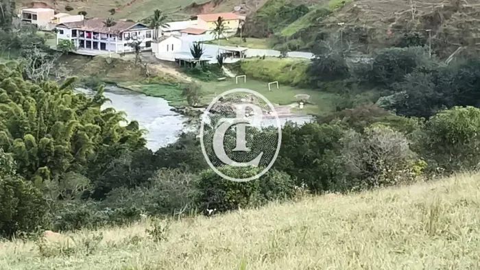Sítio de 4 alqueires, as margens do Rio Paraíba Paraibuna/SP