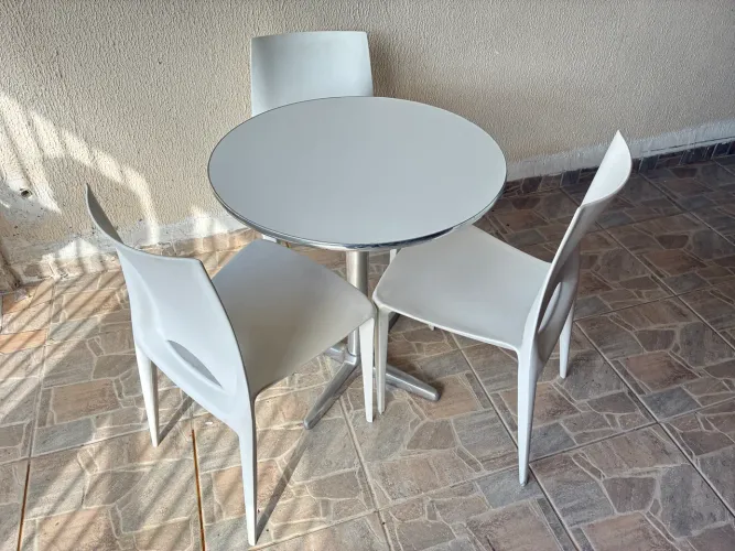 Conjunto Bistrô Mesa Redonda 70cm + 3 Cadeiras Brancas - Lanchonete Varanda