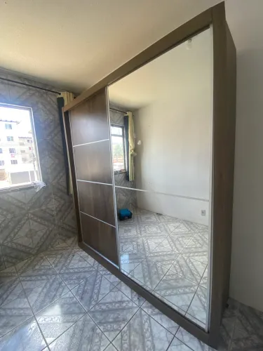Guarda Roupa Portas de Correr e Espelho 4 Gavetas