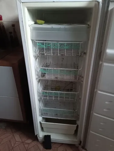 Vendo Freezer no precinho ,ótimo pra tirar vc desse calor e manter suas bebidas no ponto