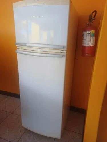 Vendo uma geladeira Brastemp frost free 350 litros