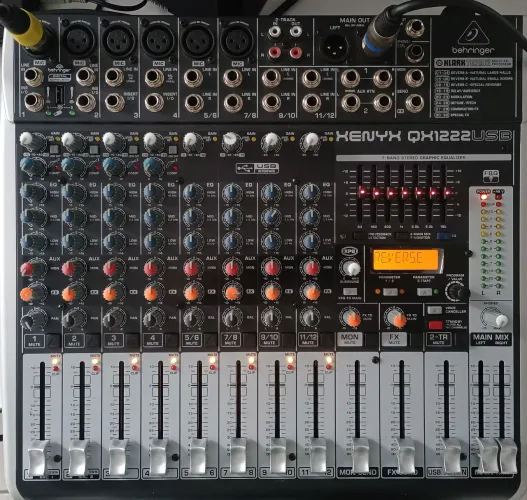 Mesa de som BEHRINGER Xenyx Qx1222 USB - Perfeito estado de uso - Único dono.