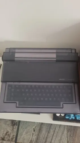 Máquina de escrever para decoração