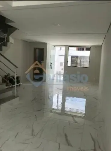 Casa duplex, 03 quartos, 3 banhos, 02 vagas no bairro Santa Rosa região do Jaraguá,