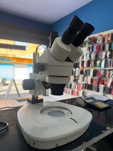 Microscópio trinocular digilab