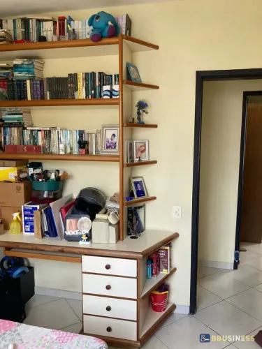 Apartamento à Venda no Edifício Capri 3 Quartos no Centro de Campos