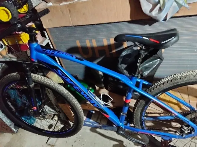 VENDO BIKE, POUCO USADA COM NOTA, PENEU ORIGINAL, ARO 29 DE ALUMÍNIO