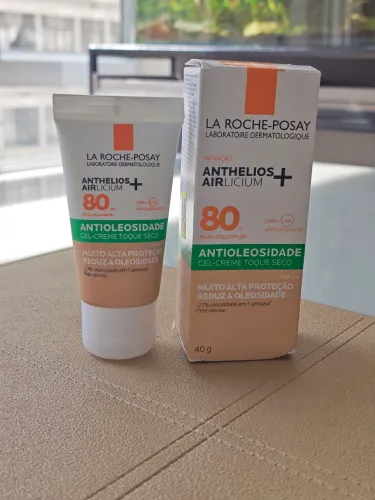 Protetor de Facial com cor La-Roche