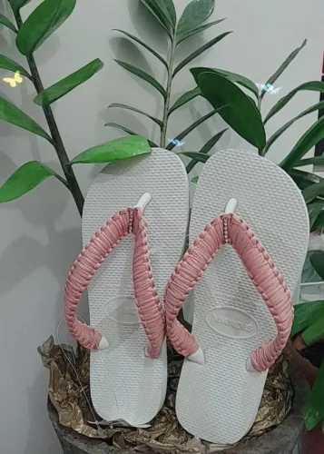 Chinelo havaianas bordado