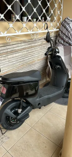 bicicleta moto elétrica novinha preta com nota fiscal autonomia 35km muito linda