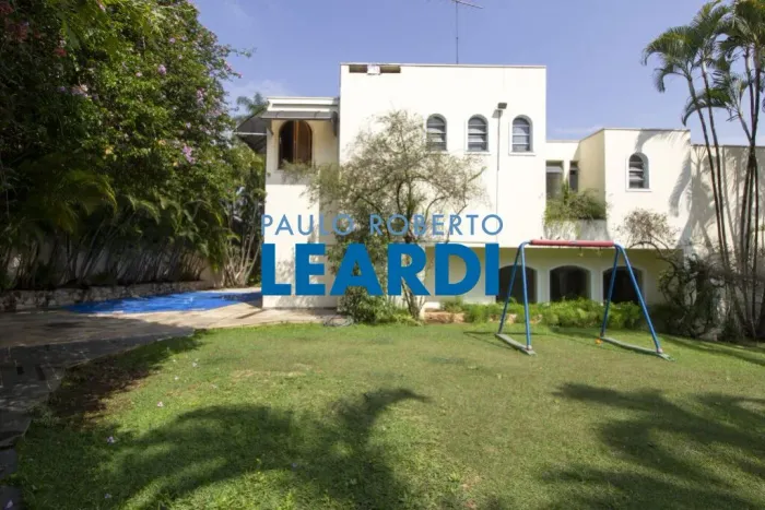 CASA ASSOBRADADA - MORUMBI - SP