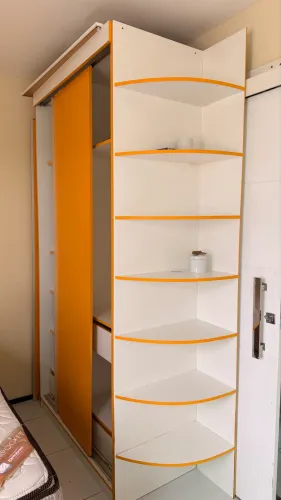 Painel e guarda roupa