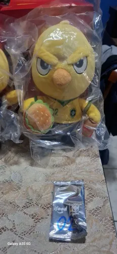 Pelúcia canarinho cooa 2002 Ifood
