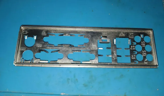 Espelho I/O Painel Traseiro Placa Mãe Gigabyte LGA 775 Series - Bom Estado