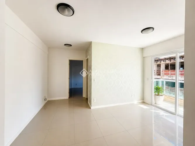 Imóvel para aluguel possui 45 metros quadrados com 1 quarto em Pantanal - Florianópolis -