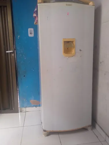 Vendo essa geladeira Consul gelo seco